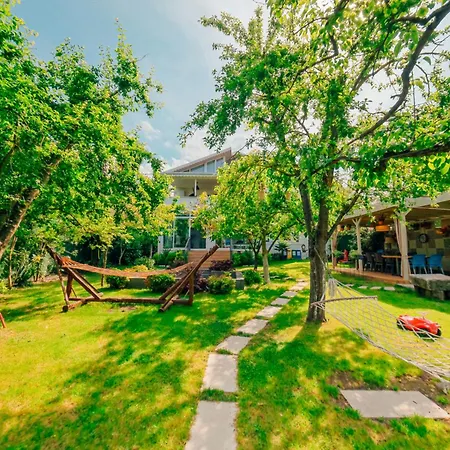 Villa Muhafazakar,havuzlu,muestakil Bahceli 12-16 Kisilik Sakarya (Marmara)