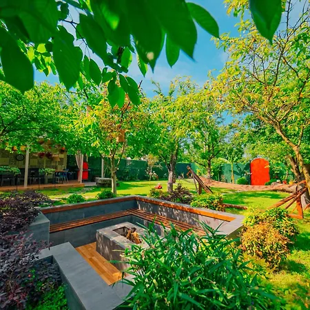 Muhafazakar,havuzlu,muestakil Bahceli 12-16 Kisilik Villa