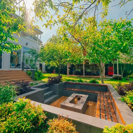 Muhafazakar,havuzlu,muestakil Bahceli 12-16 Kisilik Villa *