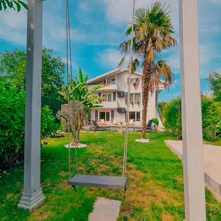 Muhafazakar,havuzlu,muestakil Bahceli 12-16 Kisilik Villa Sakarya (Marmara)