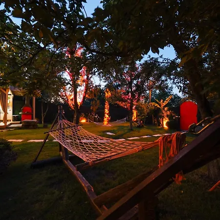 Villa Muhafazakar,havuzlu,muestakil Bahceli 12-16 Kisilik *