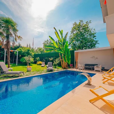 Muhafazakar,havuzlu,muestakil Bahceli 12-16 Kisilik Villa Sakarya (Marmara)