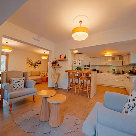 Muhafazakar,havuzlu,muestakil Bahceli 12-16 Kisilik Villa