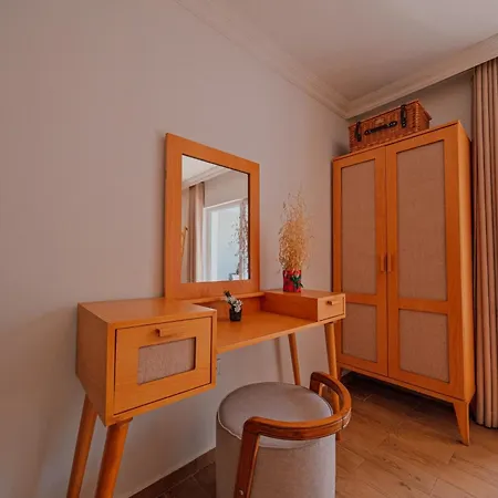 Muhafazakar,havuzlu,muestakil Bahceli 12-16 Kisilik Villa *