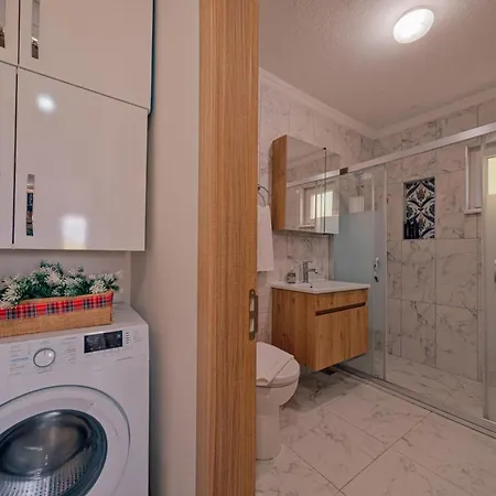 Muhafazakar,havuzlu,muestakil Bahceli 12-16 Kisilik Sakarya (Marmara)