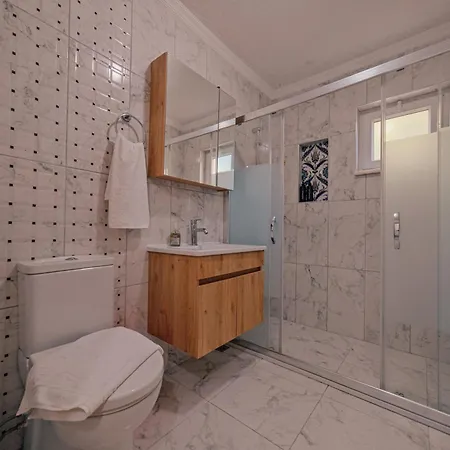 Muhafazakar,havuzlu,muestakil Bahceli 12-16 Kisilik * Sakarya (Marmara)